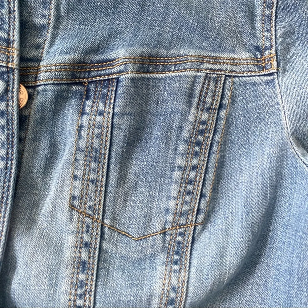Chico’s Light Wash Jean Jacket Small 4-6